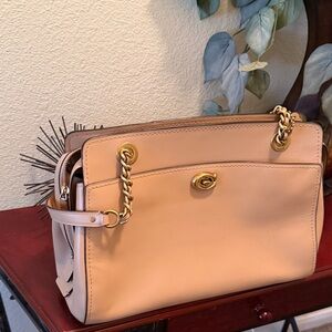 Elegant Tan Leather Shoulder Bag